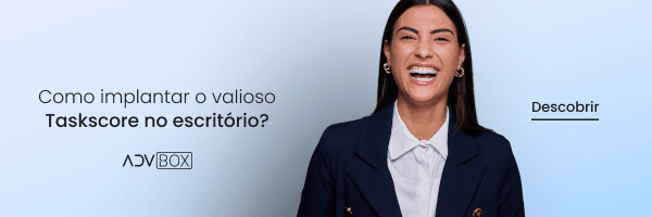 advogada sorrindo e banner gestão jurídica